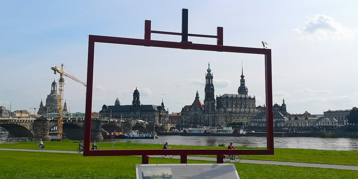 3 Dresden Elbe Bildrahmen Yoga for Menopause